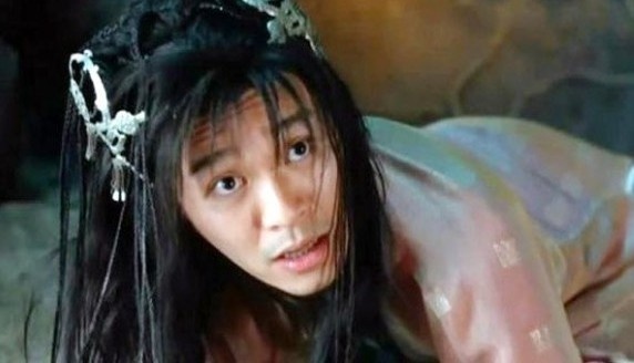 Nhung cau noi sieu hai trong phim co trang hinh anh