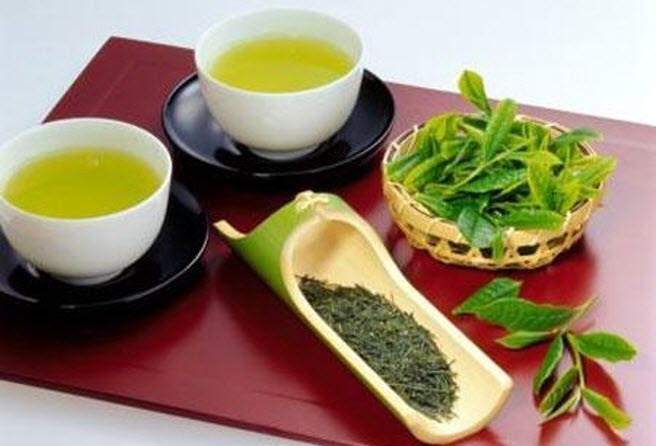 Người Hong Kong tiêu thụ lượng chè lớn, gấp 3 lần trung bình thế giới (9,8 triệu kg chè/năm). Điều này tương đương trung bình mỗi người Hong Kong sử dụng 1,4 kg chè/năm.