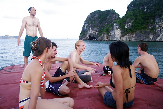 'Toi gia vo lam nguoi xau de cuu khach Tay' hinh anh