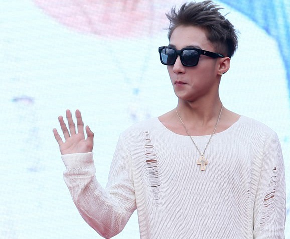 Fan mung nhung hoang mang khi Son Tung thoat an dao nhac hinh anh