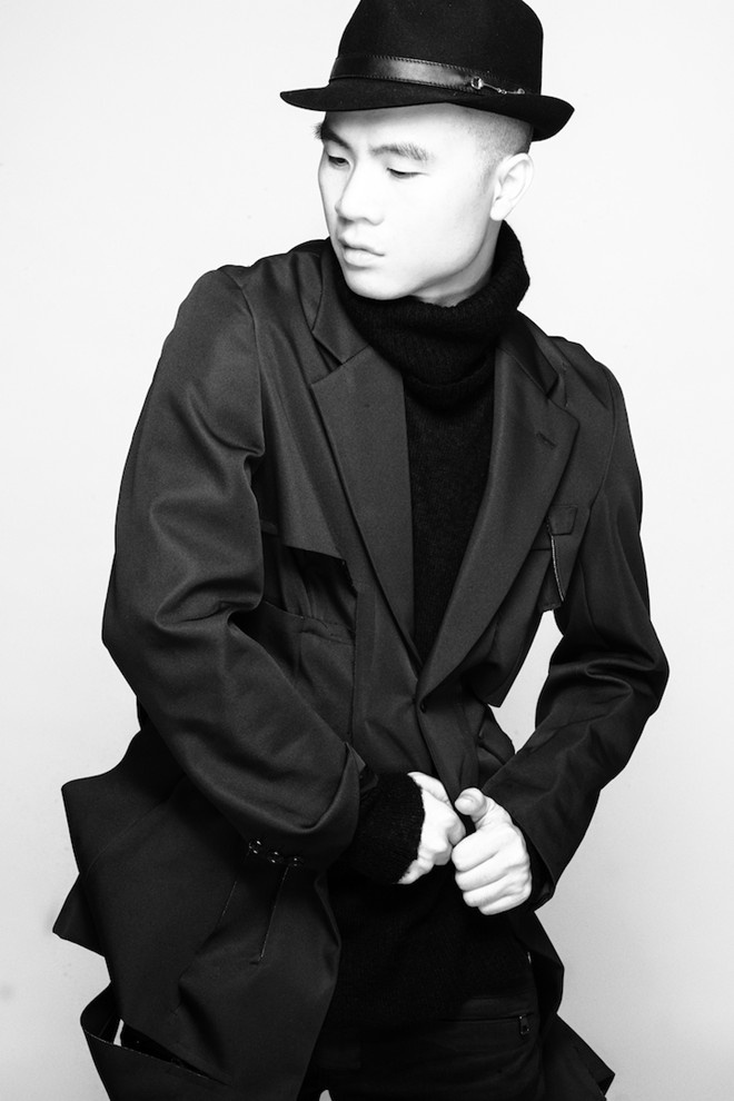 Đỗ Mạnh Cường được xem là một trong những nghệ sĩ đầu tiên tại Việt Nam nảy ra ý tưởng quy định trang phục màu trắng hoặc đen dành cho khách mời tham gia show diễn ra mắt bộ sưu tập mới vào năm 2008.