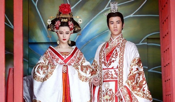Sau khi đưa Võ Mỵ Nương ra khỏi chùa Cảm Nghiệp, Đường Cao Tông Lý Trị (Lý Trị Đình đóng)