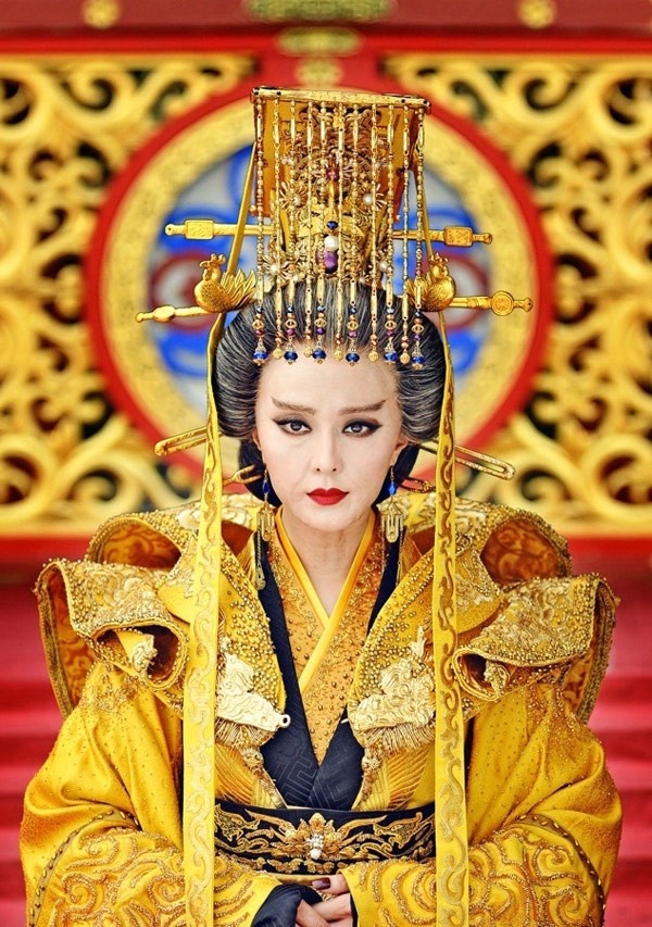 Võ Tắc Thiên trong nghi lễ đăng cơ.