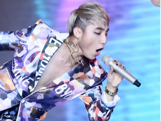 ‘Son Tung co phan thi rat chan trong live show 7 The Remix’ hinh anh