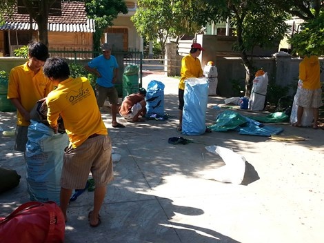 Porter chuẩn bị hành trình vào Sơn Đoòng.