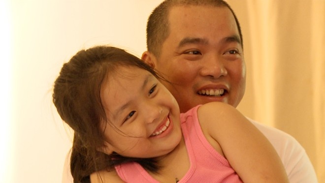 Minh Khang và bé Suti.