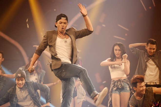 Nam thí sinh Việt kiều Đức nhận được lượt bình chọn từ khán giả gần 72%. Ảnh: An Trần, Bá Ngọc. 