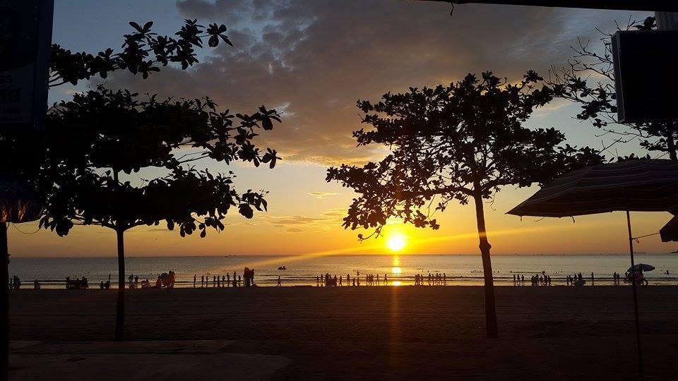 Binh minh tren bai bien Cua Lo hinh anh