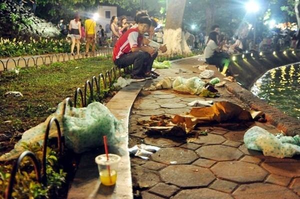 Rác tại công viên. 