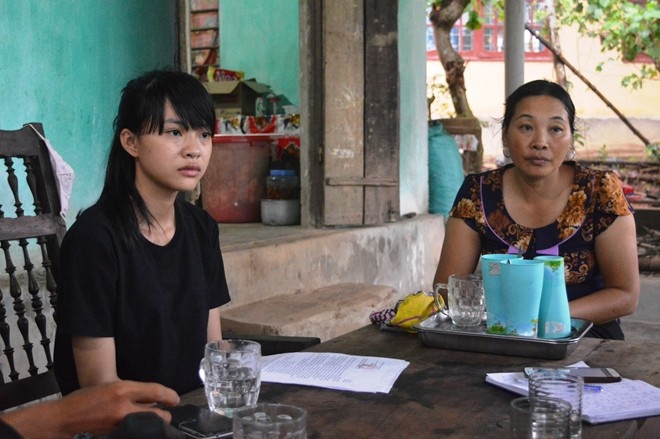 Bùi Kiều Nhi và mẹ. 