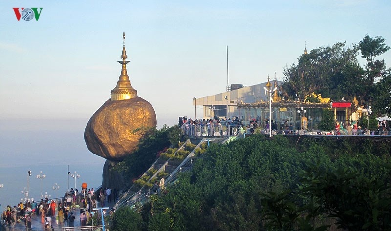 Ngoi chua doc dao tren Hon Da Vang o Myanmar hinh anh
