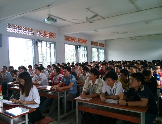 'Duoi hoc ca nghin sinh vien la manh tay nhung can thiet' hinh anh