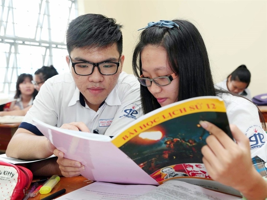 'Nen xem mon Lich su quan trong nhu tieng Anh’ hinh anh
