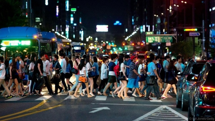 Seoul kết thúc một ngày làm việc.