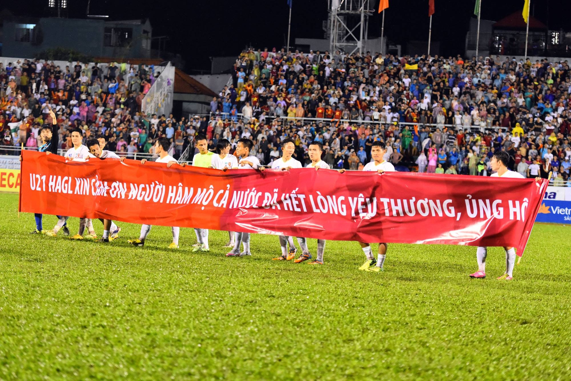 Vi sao U21 HAGL chiem tron trai tim nguoi ham mo? hinh anh