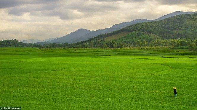 Anh chang lai xe xuyen Australia va sang Viet Nam chup anh hinh anh