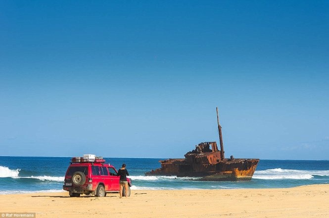 Raf nói anh đã thấy xác con tàu SS Maheno trên đảo Fraser.