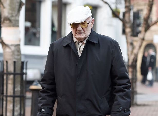 Yeu rau xanh 101 tuoi cuong hiep tre em o Anh hinh anh