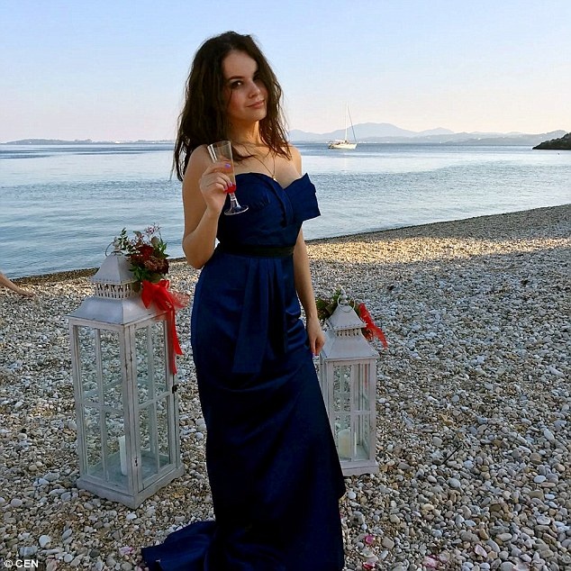 Soi nu pho Wall anh 8