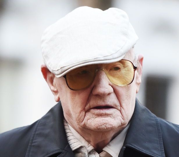 Cu ong 101 tuoi ra toa vi lam dung tinh duc nhieu tre o Anh hinh anh