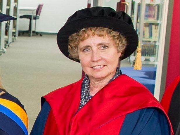 Nu tien si nguoi Anh muon niu tinh cu du bi giet hut hinh anh