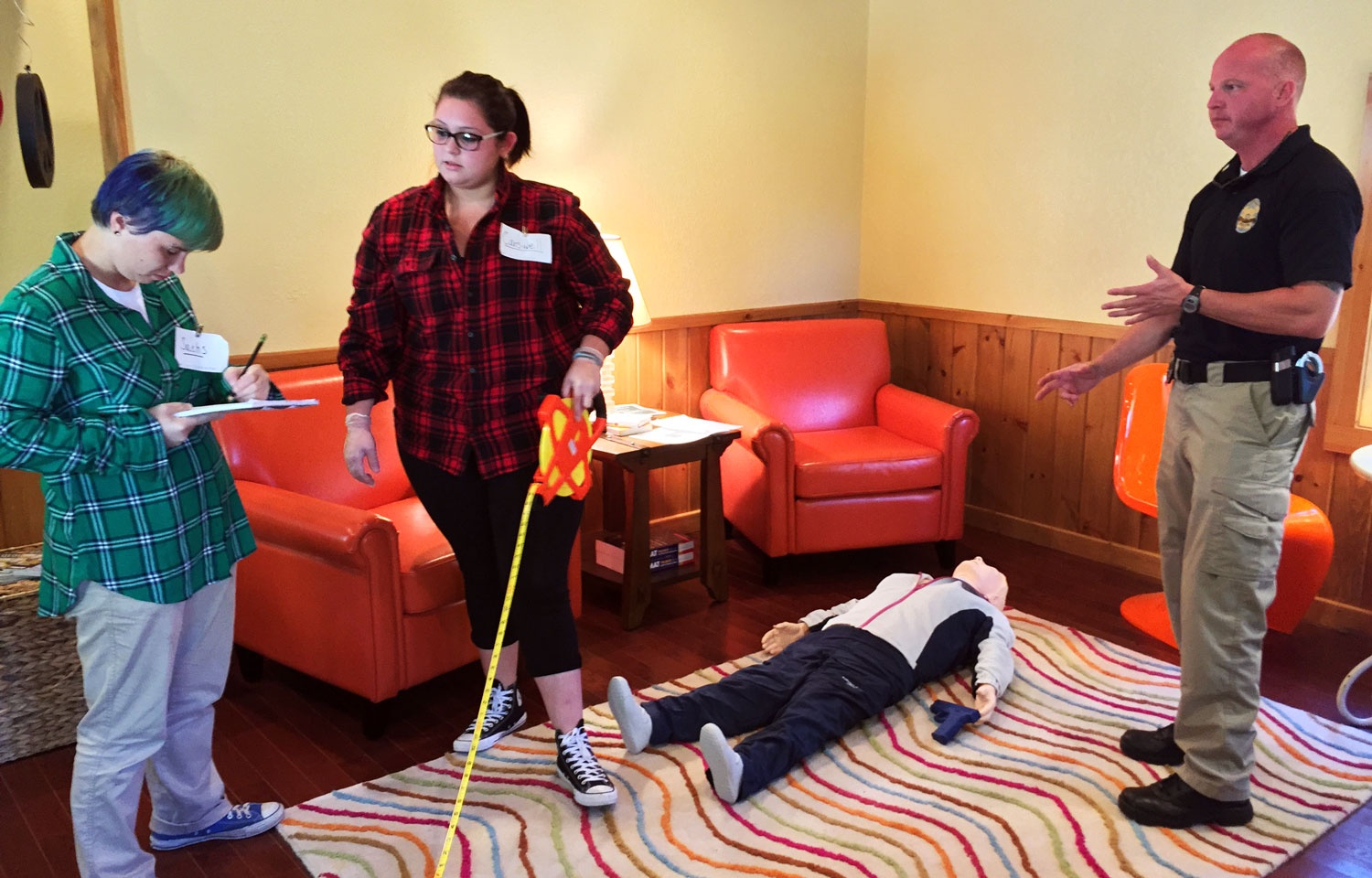 Hoc sinh o My duoc tap lam canh sat dieu tra vu an hinh anh