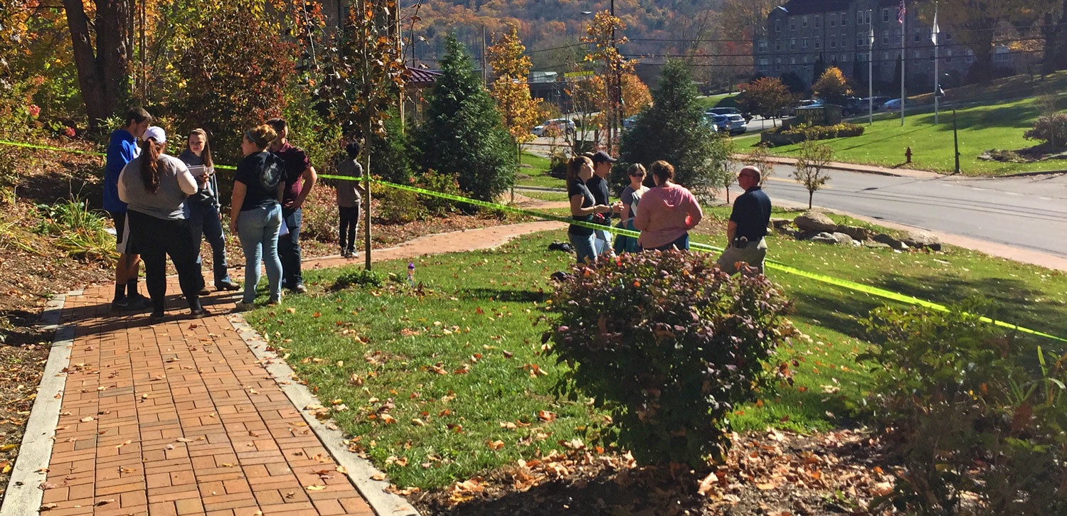 Hoc sinh tap lam canh sat anh 9