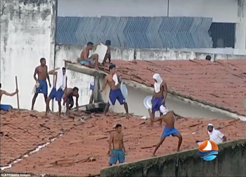 Khung canh hon loan trong cuoc bao dong o nha tu Brazil hinh anh