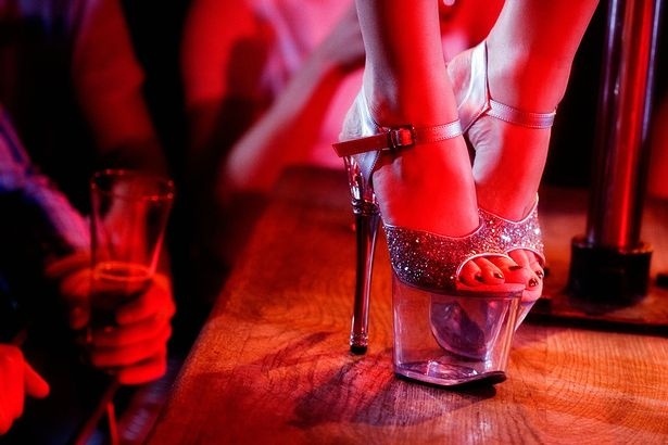 Hộp đêm dành cho quý ông ảnh 2 Hop dem danh cho quy ong anh 2