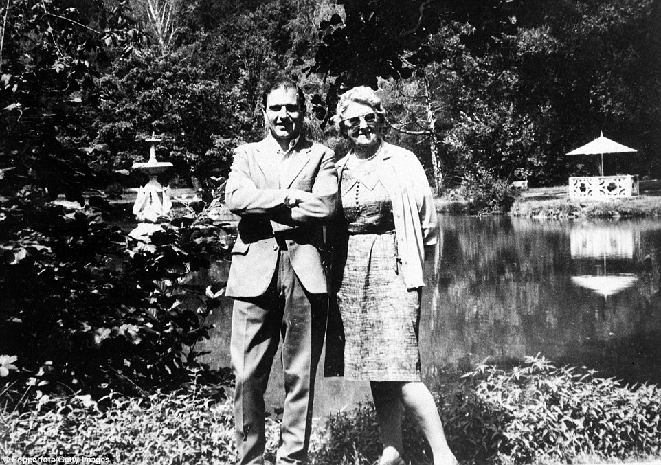 Duong ham Berlin,  Chien tranh lanh anh 11