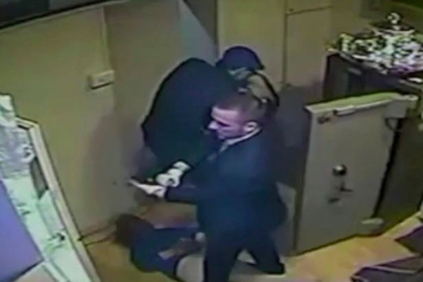 Vu cuop tiem kim hoan o Y hinh anh