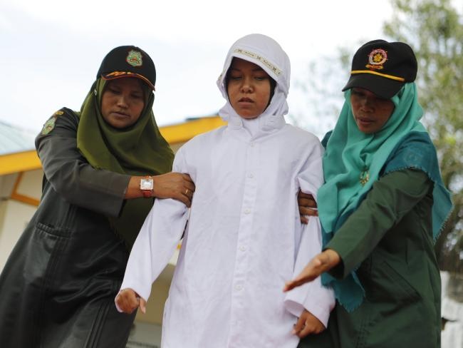 Bị phạt vì ngoại tình ảnh 7 Bi phat vi ngoai tinh anh 7