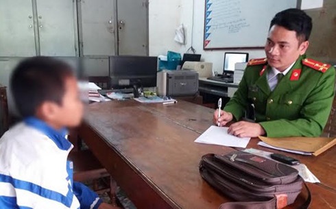 Học sinh tiểu học cướp giật tài sản ảnh 1 Hoc sinh tieu hoc cuop giat tai san anh 1