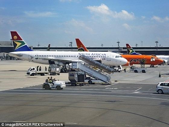 Mao danh canh sat danh cap gan 15 trieu USD o san bay Nam Phi hinh anh