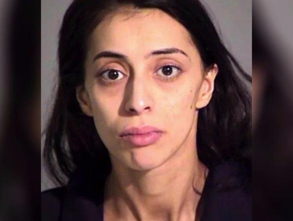 Nguoi me giau thi the tre so sinh trong hop giay o My hinh anh