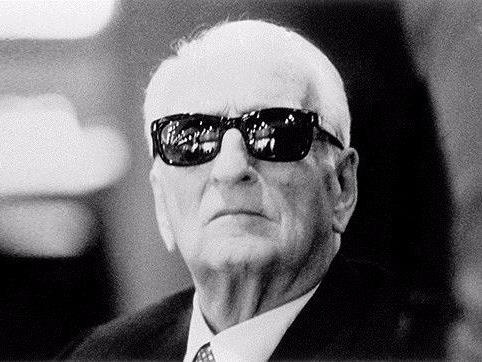 Canh sat Italy chan am muu cuop mo nguoi sang lap hang xe Ferrari hinh anh