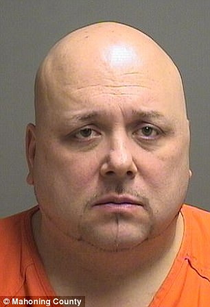 Yêu râu xanh nhảy lầu ảnh 1 Yeu rau xanh nhay lau anh 1