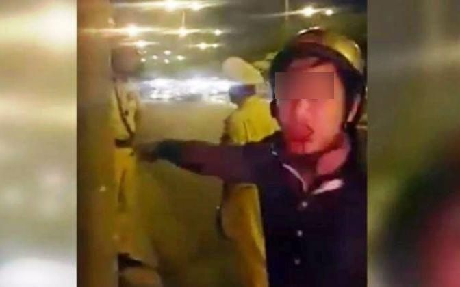 CSGT len tieng ve vu 'va cham' khien nguoi vi pham do mau hinh anh