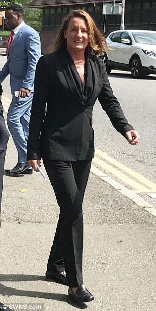 Đòi uống rượu trên máy bay ảnh 1 Doi uong ruou tren may bay anh 1