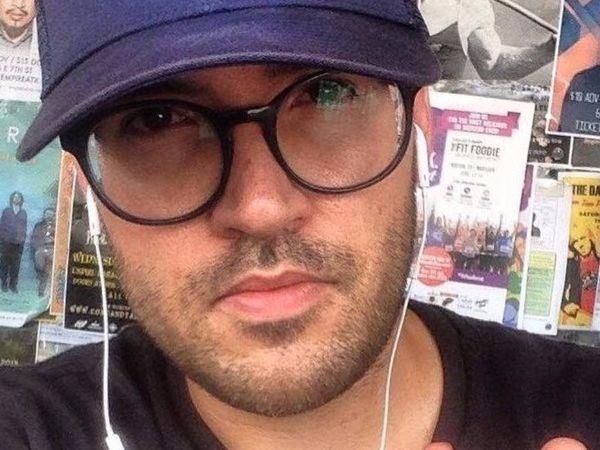 Ban gai mai nhan tin luc xem phim, nguoi dan ong My kien doi tien ve hinh anh