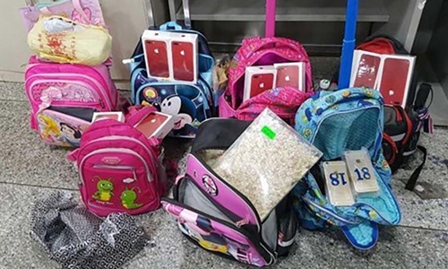 Hoc sinh Trung Quoc bi lua buon lau dien thoai anh 1