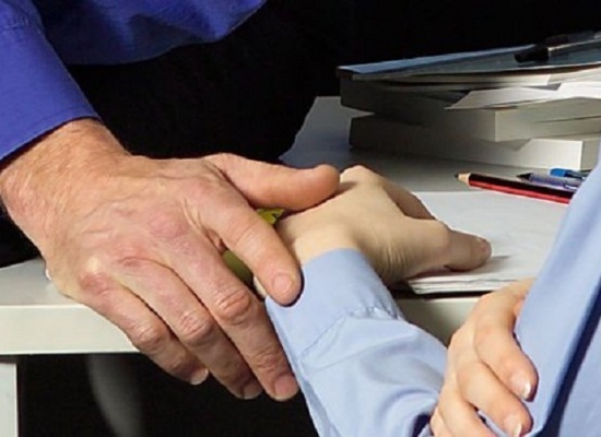 Thay giao o Trung Quoc bi to sam so 15 hoc sinh hinh anh