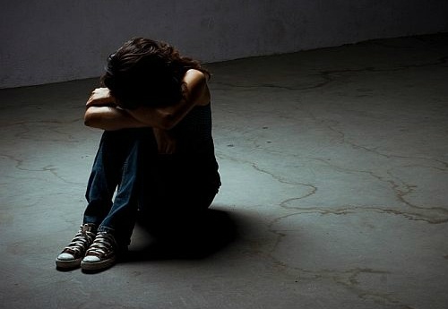 Nguoi dan ong Malaysia giet 'yeu rau xanh' de bao ve con gai hinh anh