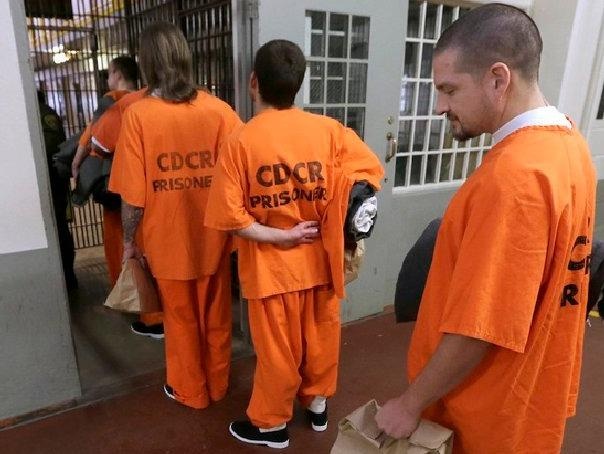 So nguoi song trong cac nha tu o My dang tang len hinh anh