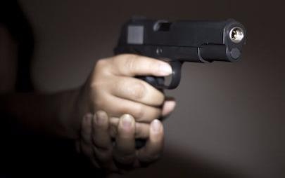 Nguoi dan ong Tho Nhi Ky ban chet ban vi nghi sung khong co dan hinh anh