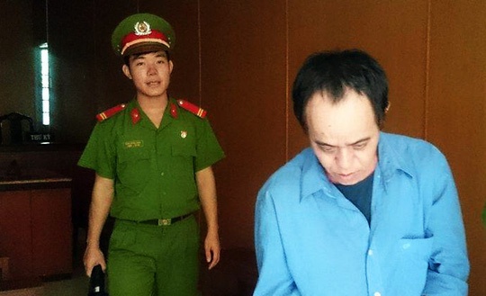 Xe ôm giật điện thoại của khách ảnh 1 Xe om giat dien thoai cua khach anh 1