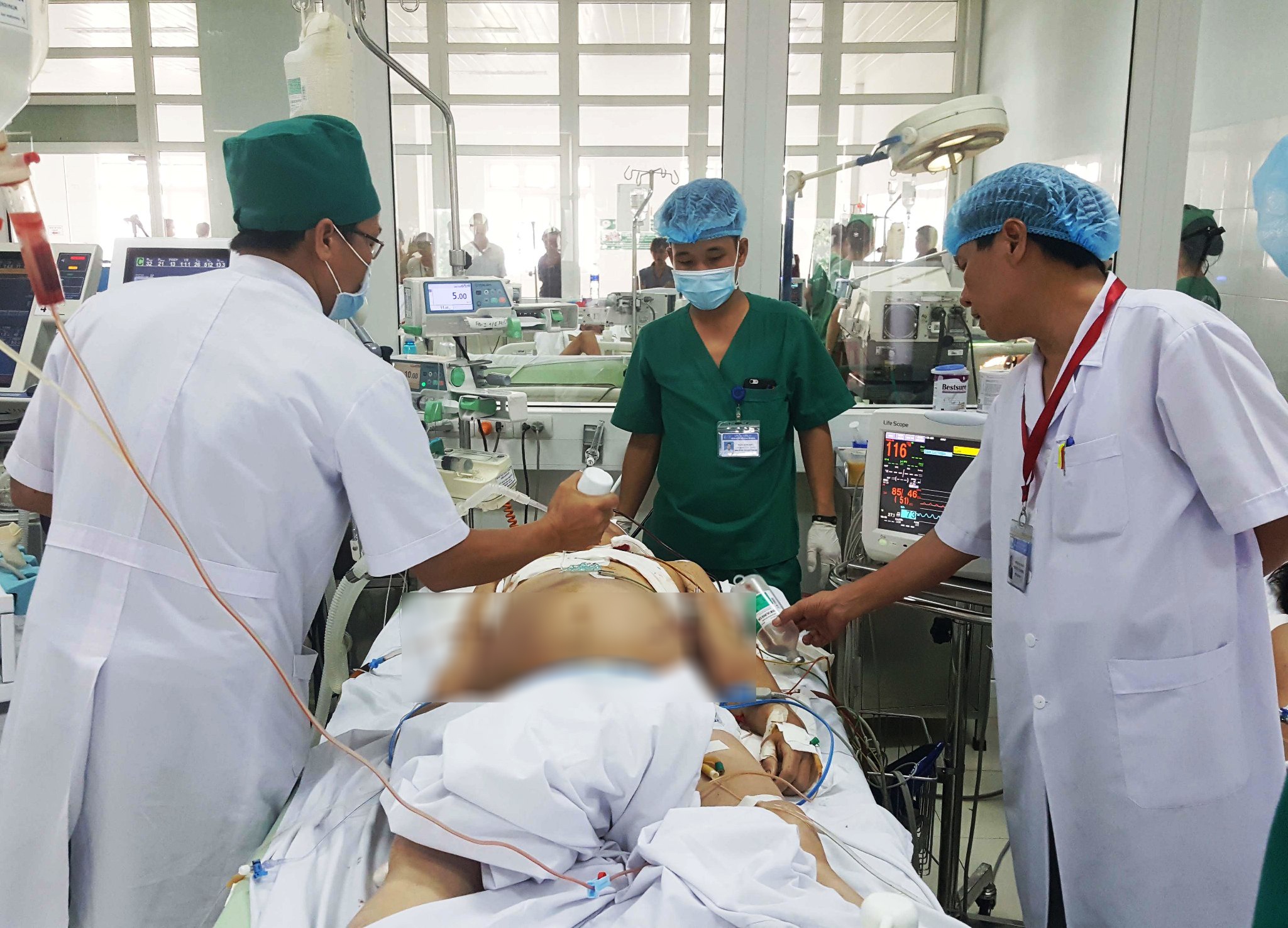 Bảo vệ bệnh viên bị đâm chết ảnh 1 Bao ve benh vien bi dam chet anh 1