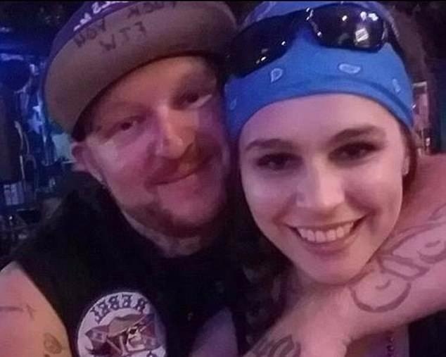 Co dau My no sung de doa chu re sau le thanh hon hinh anh