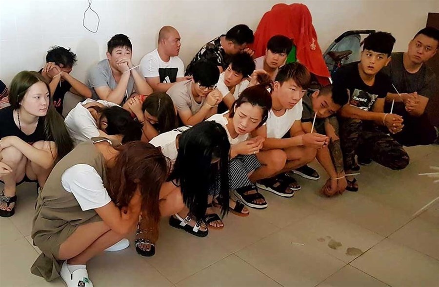 Dùng ảnh nóng tống tiền  ảnh 1 Dung anh nong tong tien anh 1