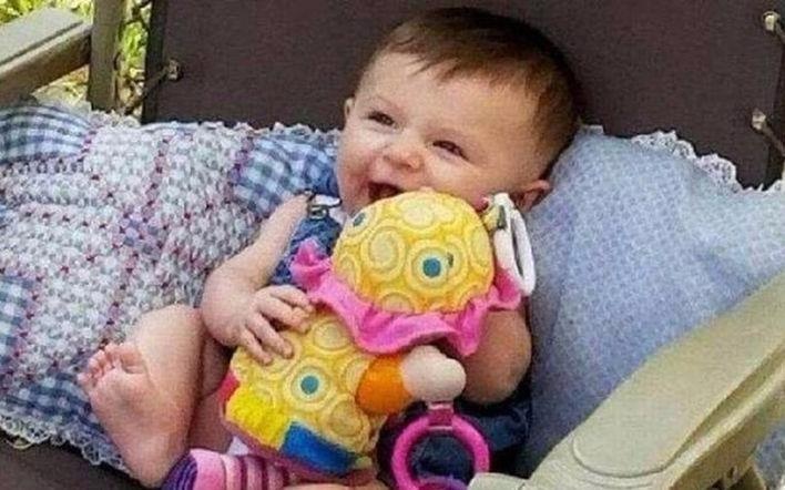 Nguoi dan ong My de con cua nhan tinh chet ngat trong oto hinh anh